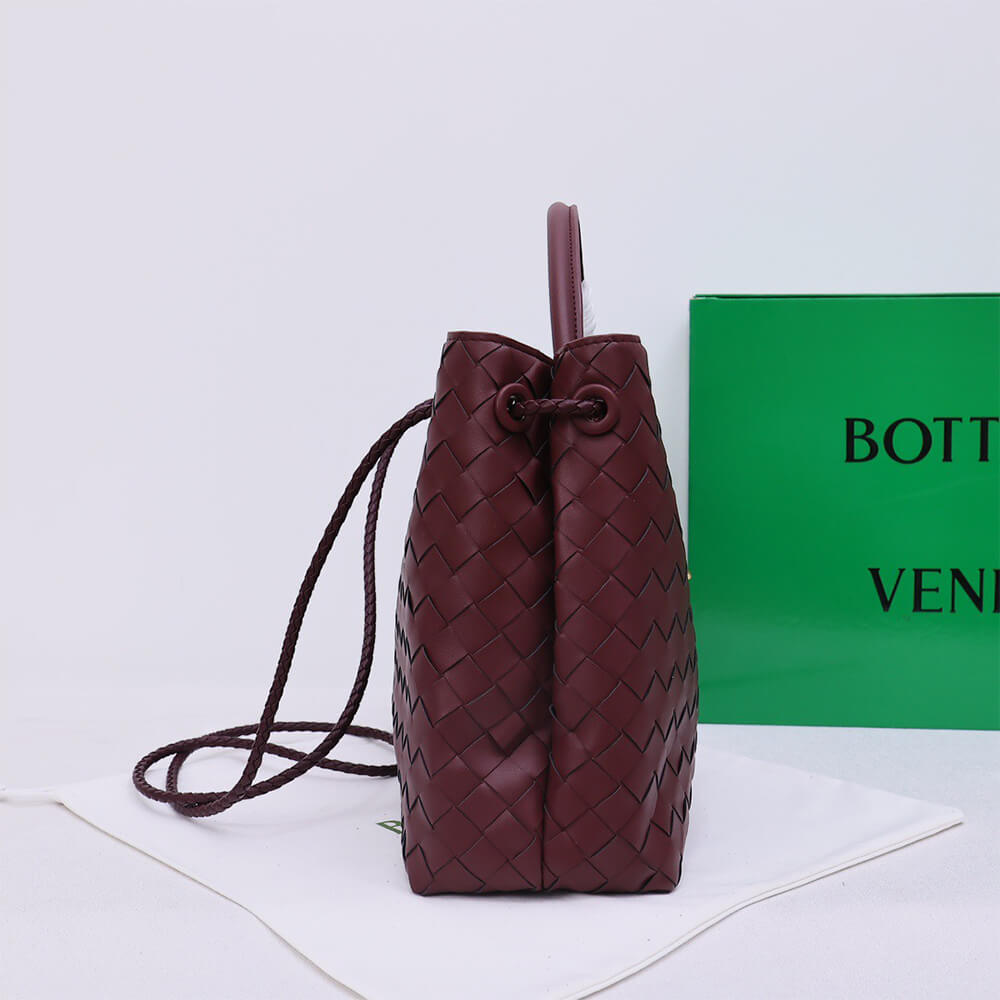 bo*te*ga Ve*ne*ta medium andiamo