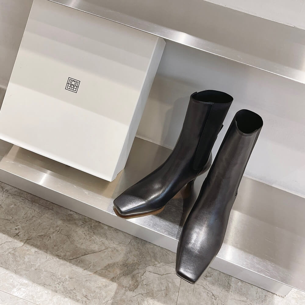 TOTEME The Mid Heel Leather Boot black