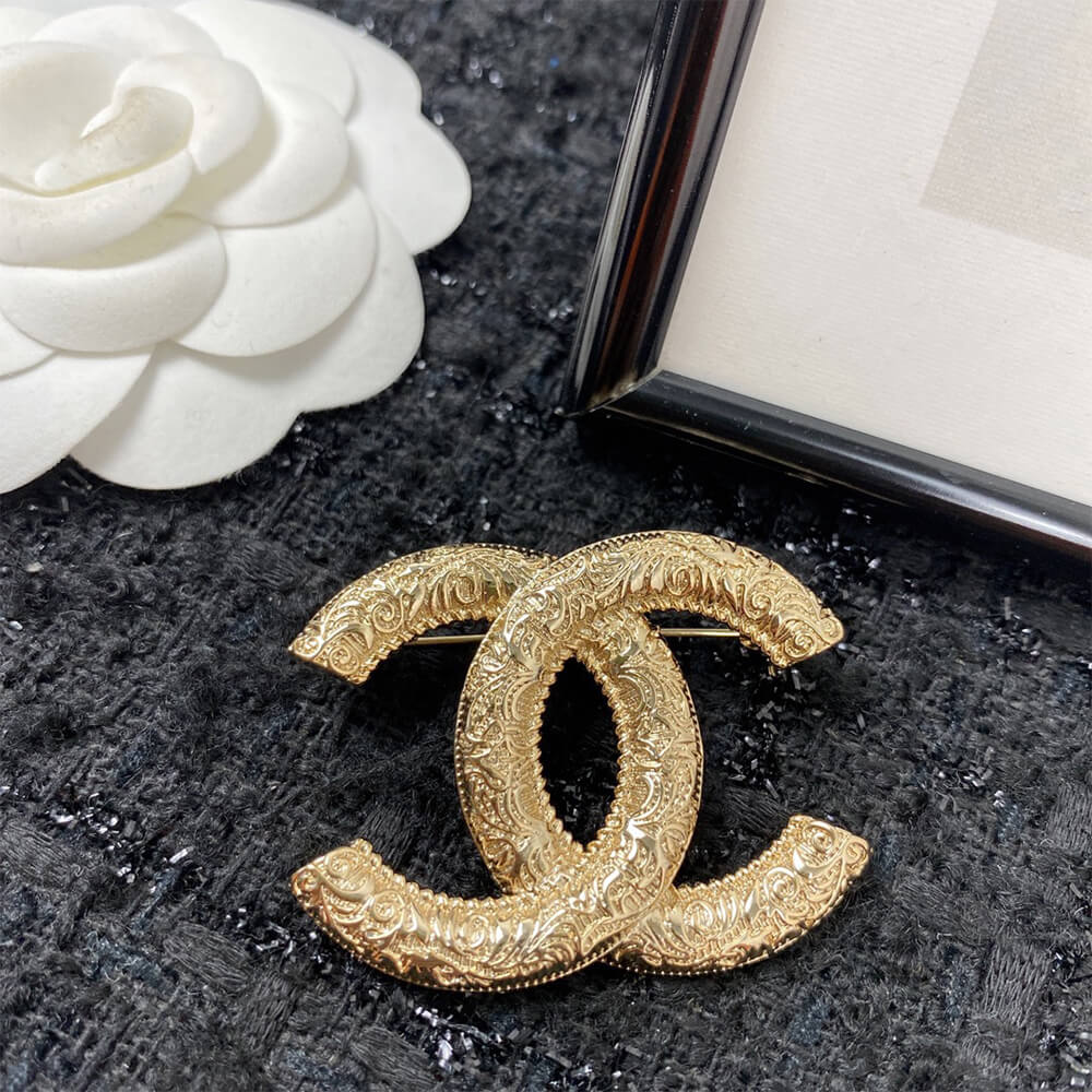 Ch*el brooch pin