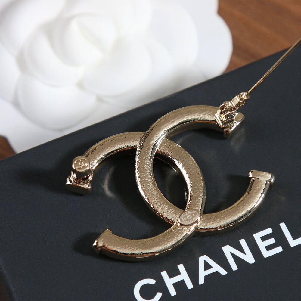 Ch*el brooch pin