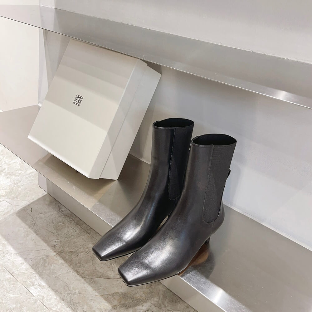 TOTEME The Mid Heel Leather Boot black