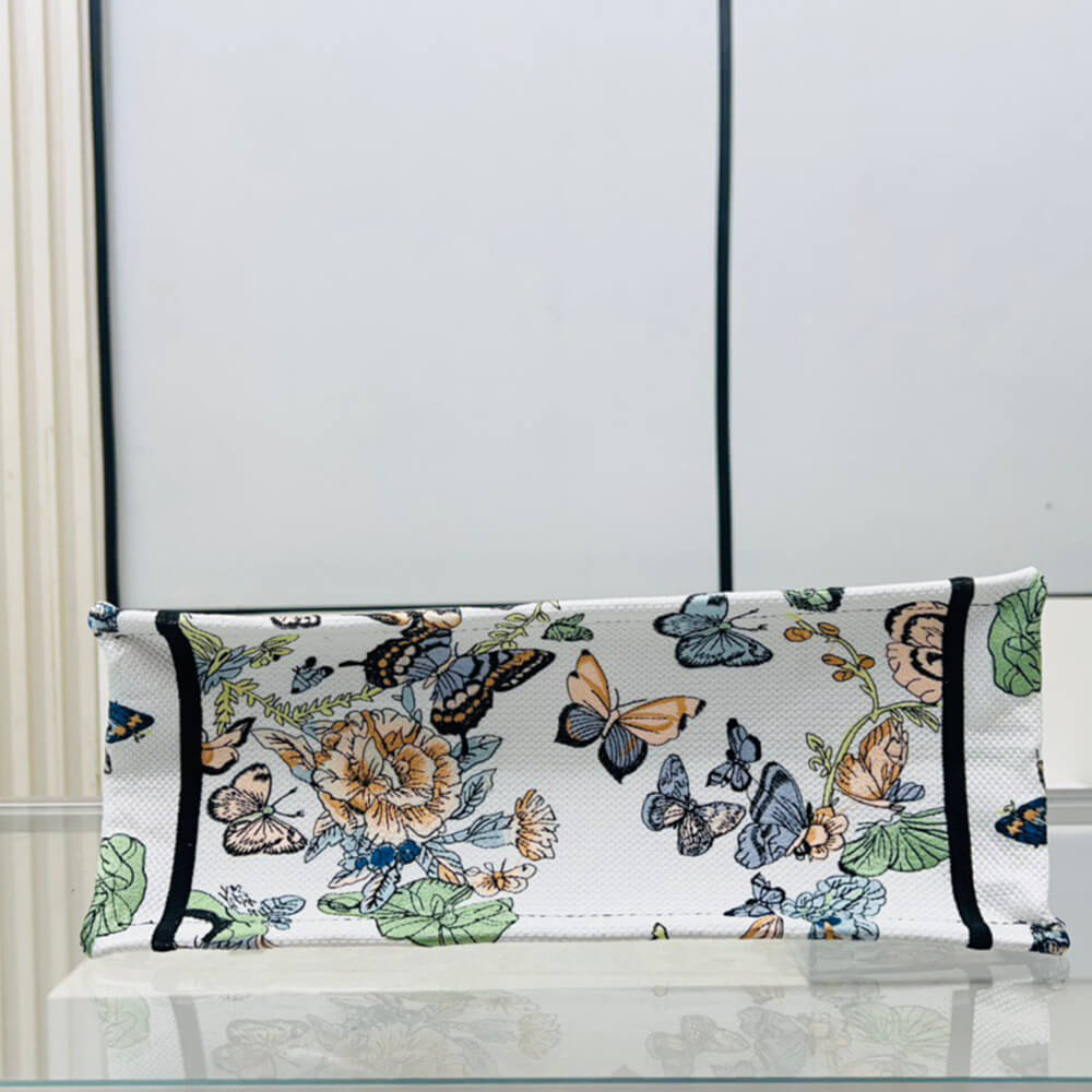 medium D*or book tote