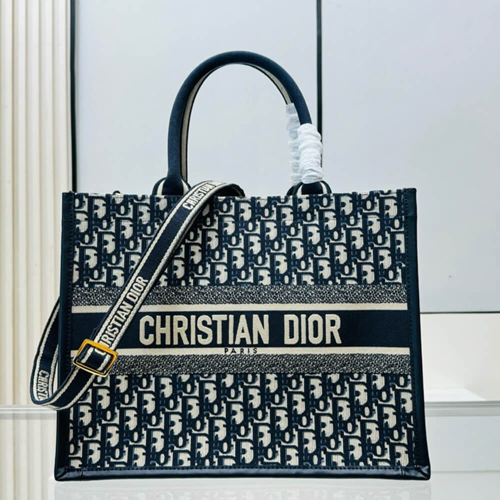 medium D*or book tote