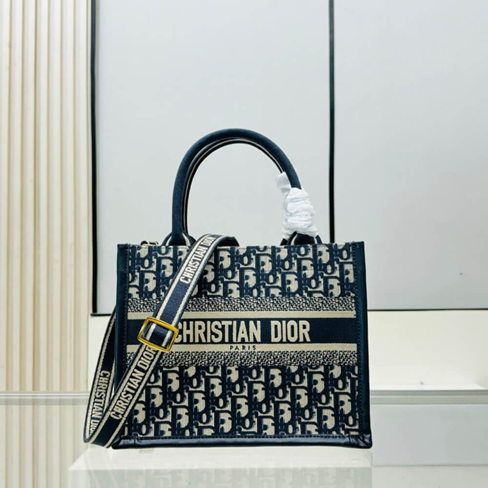 small D*or book tote