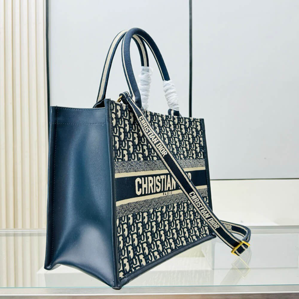 medium D*or book tote