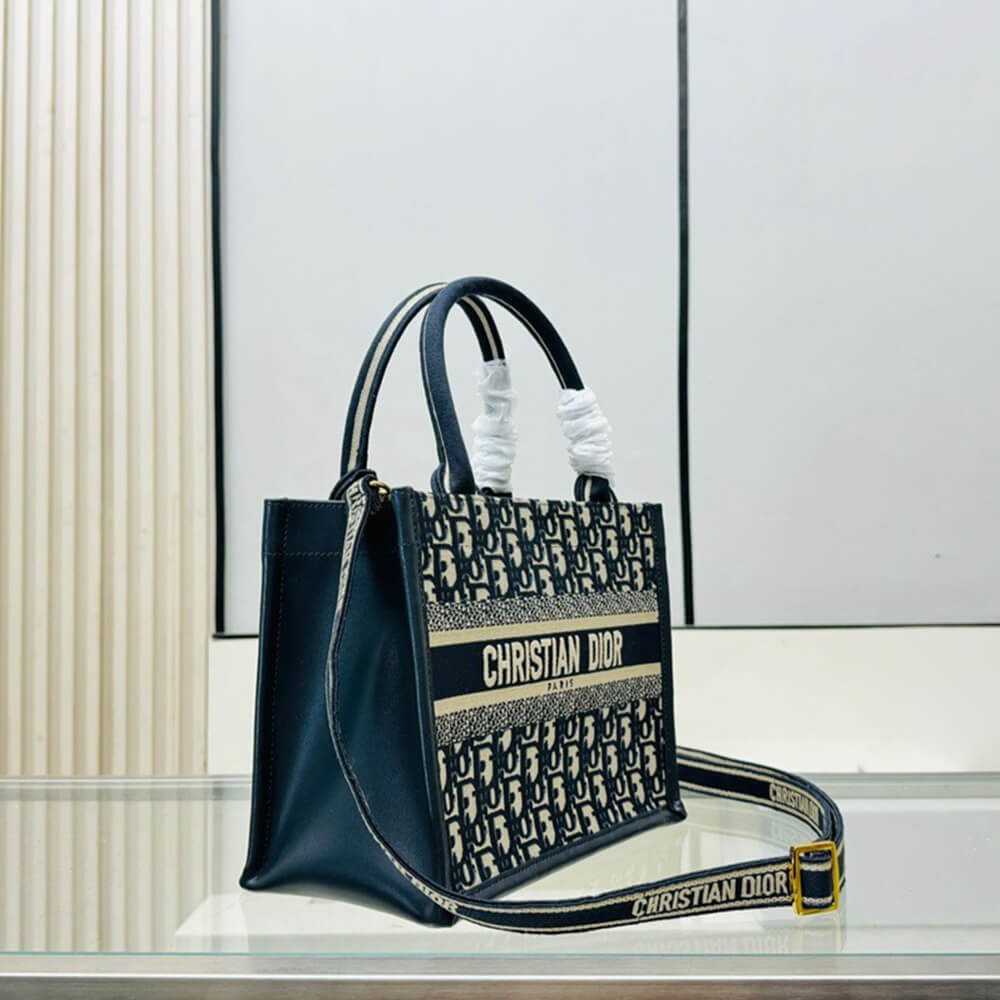 small D*or book tote