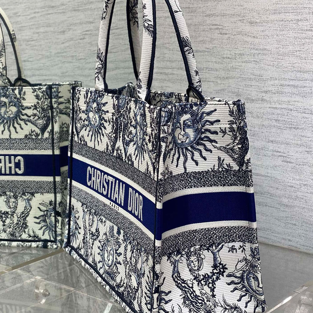 medium D*or book tote