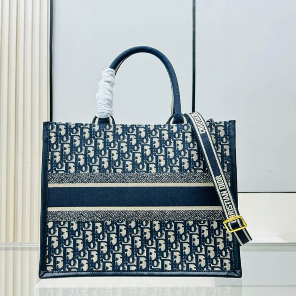 medium D*or book tote