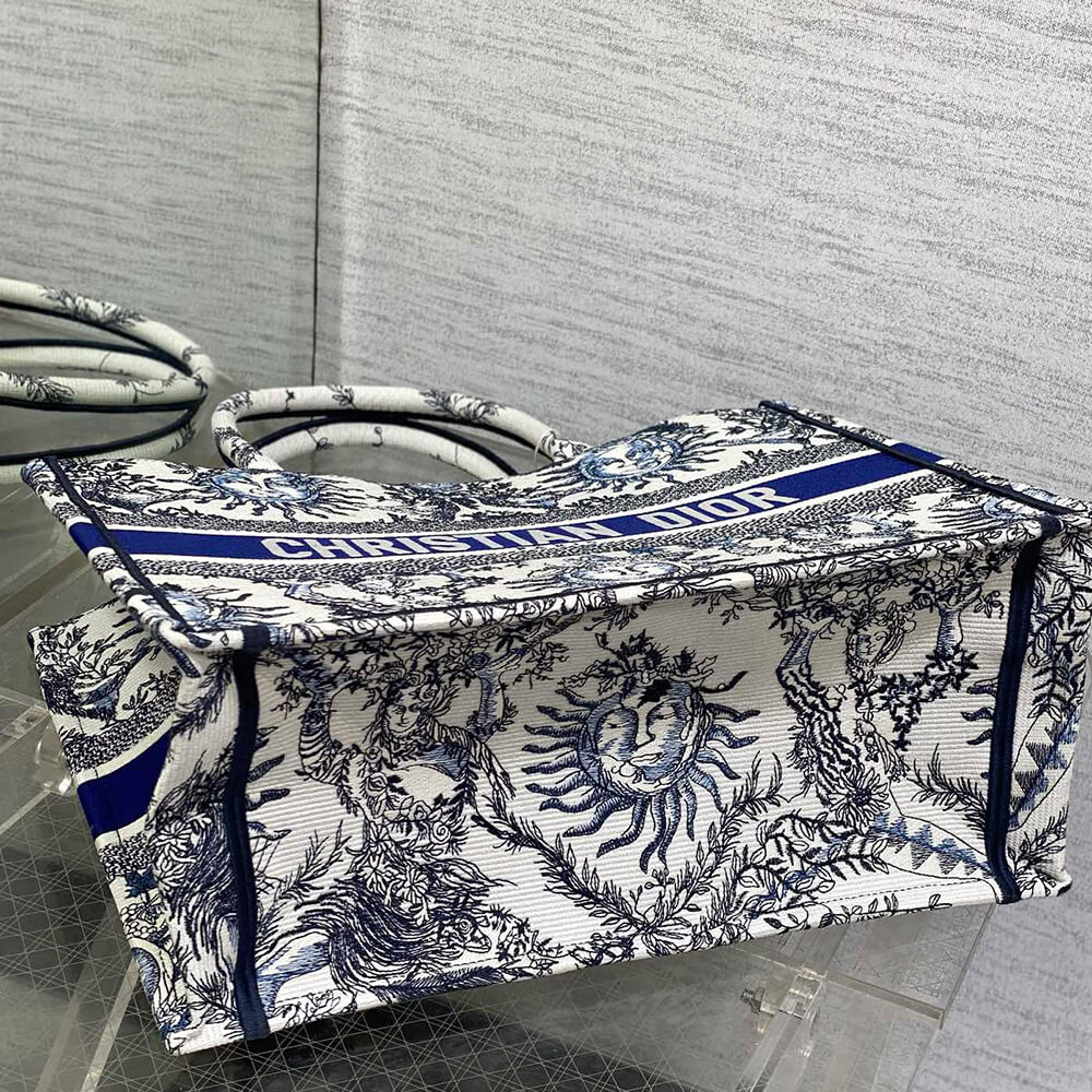 medium D*or book tote