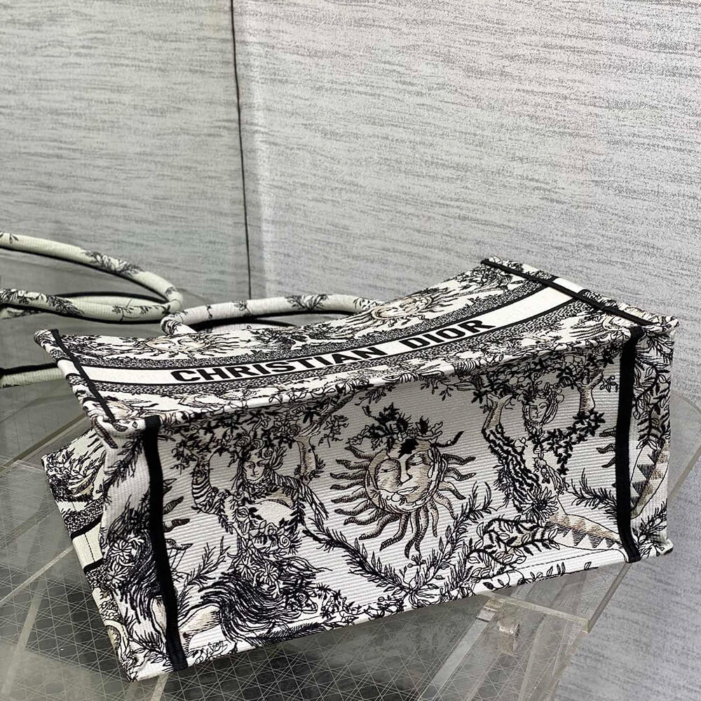 medium D*or book tote