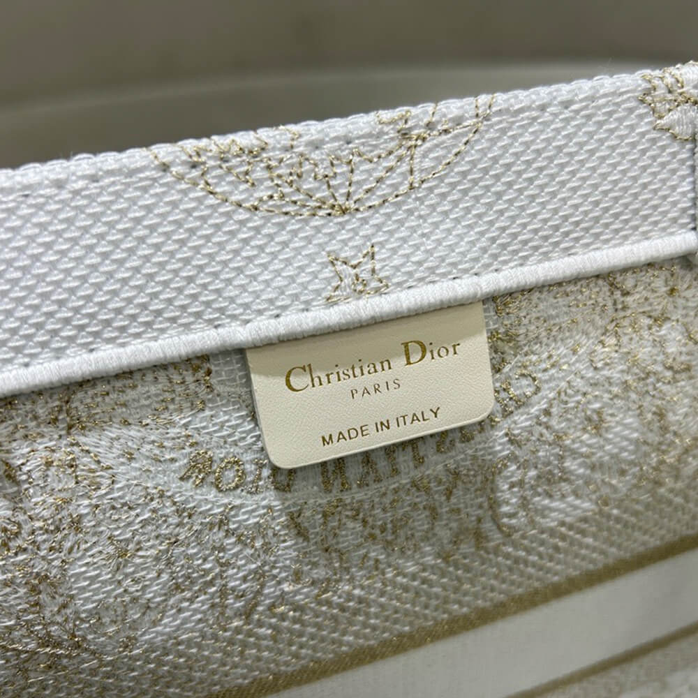 medium D*or book tote