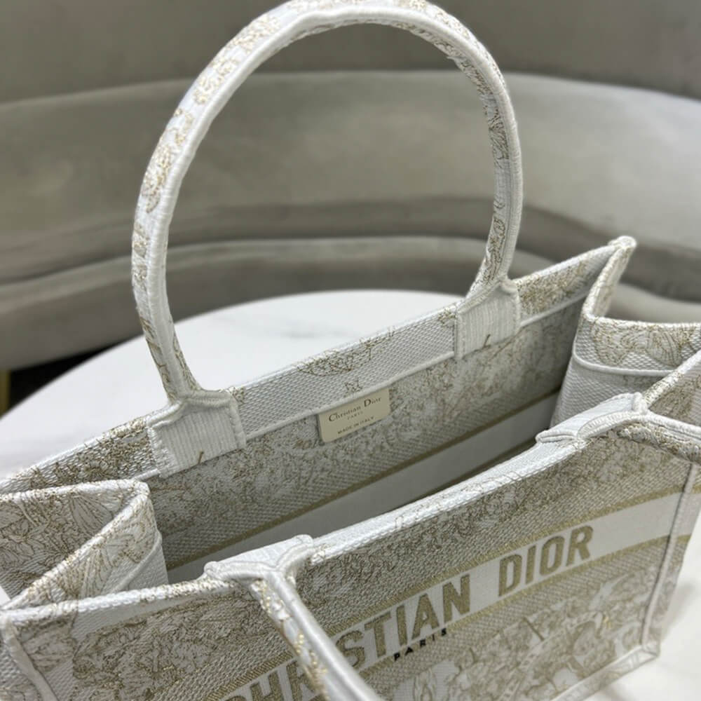 medium D*or book tote