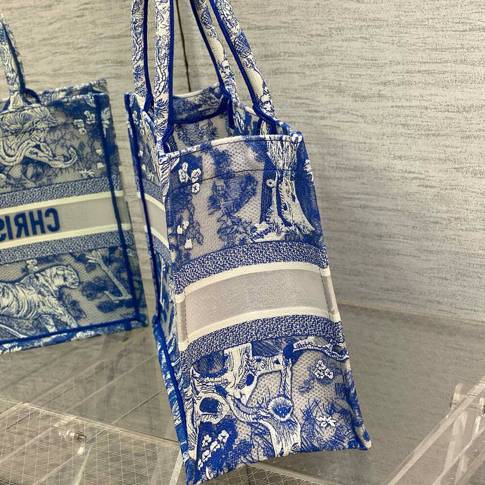D*or medium D*or book tote