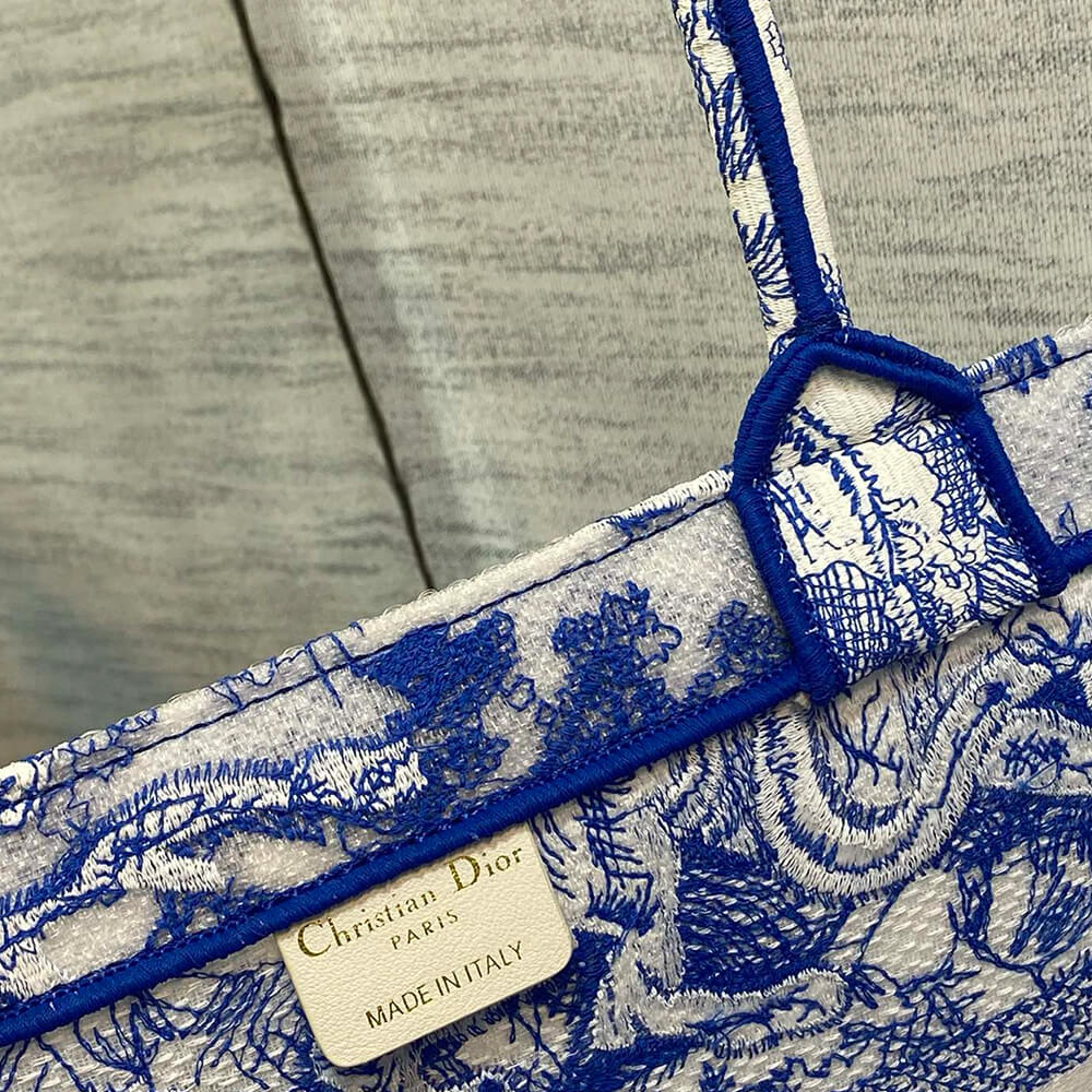 D*or medium D*or book tote