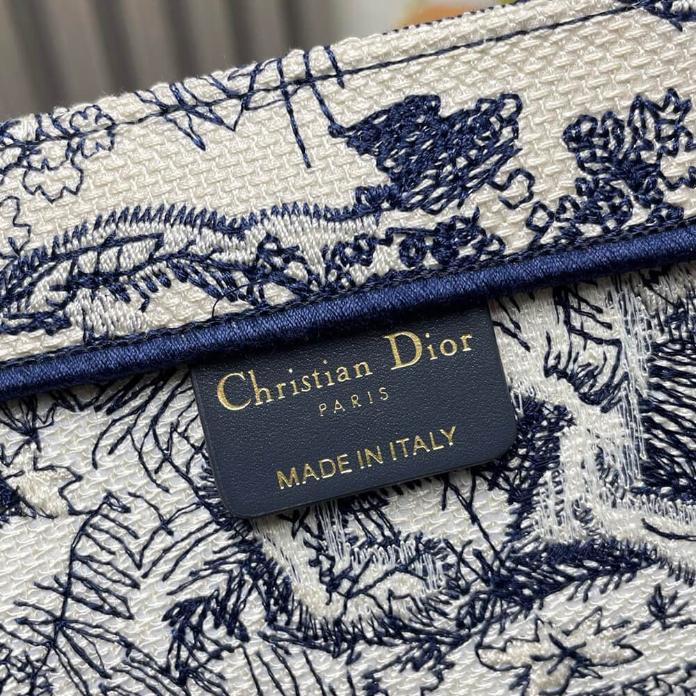 D*or medium D*or book tote