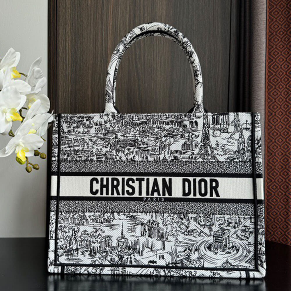 medium D*or book tote