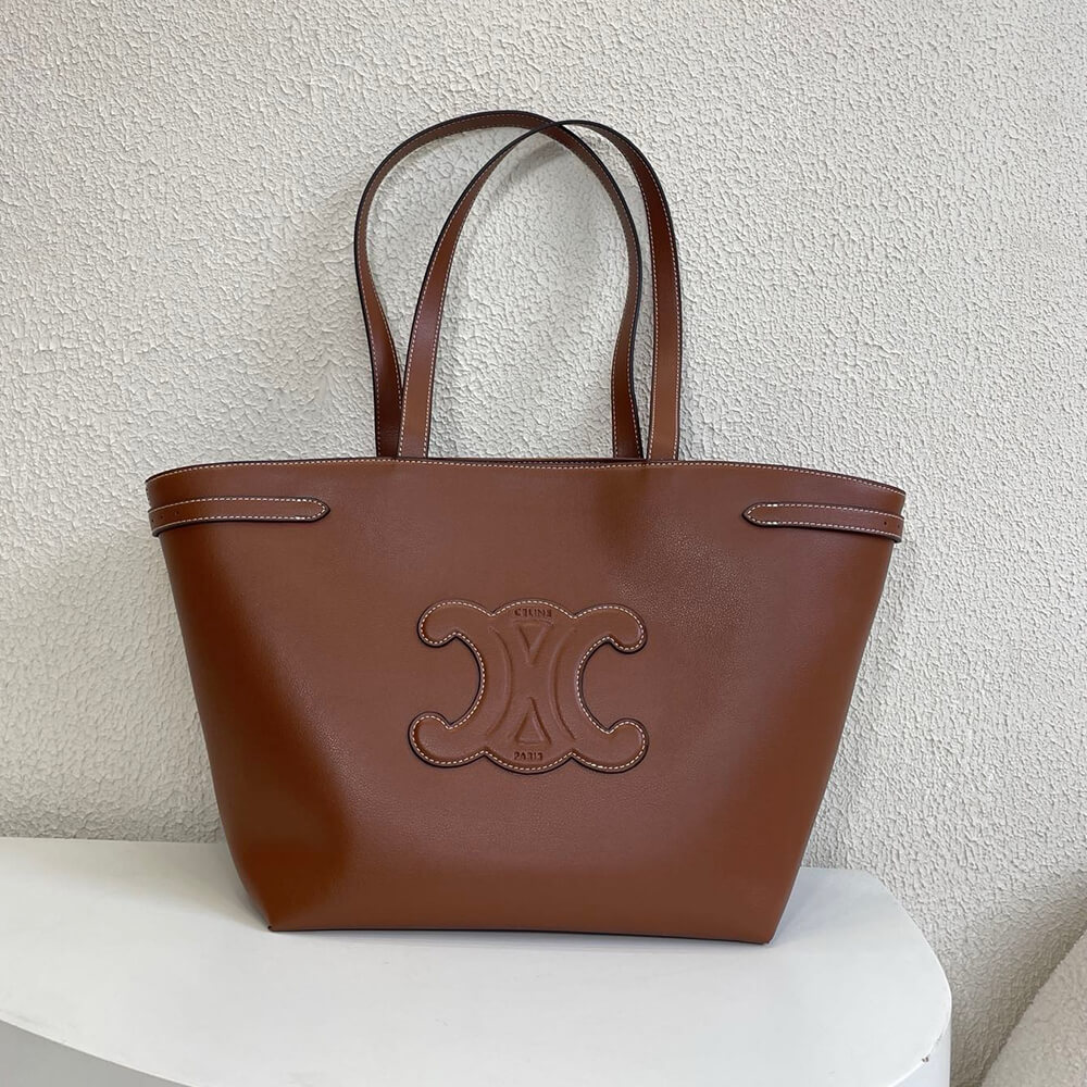 Ce**e medium cabas anais cuir triomphe in grained calfskin