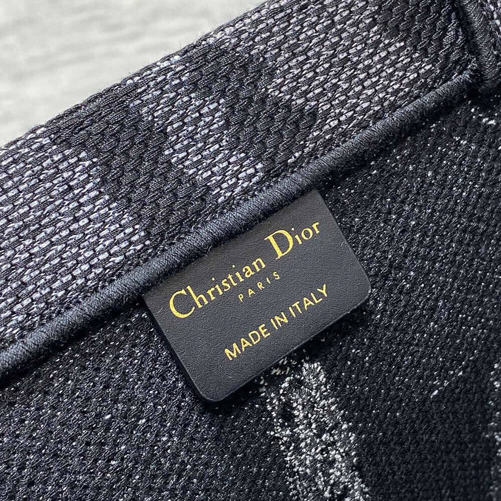medium D*or book tote