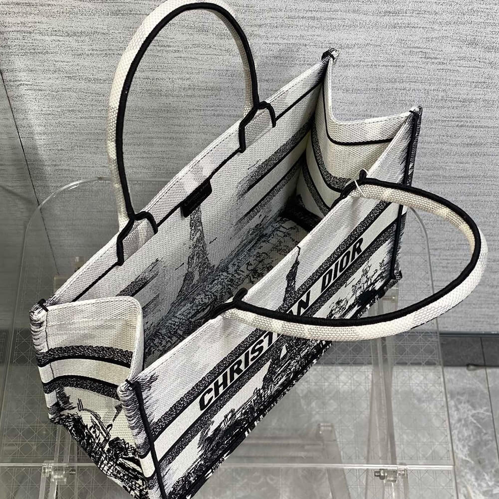 medium D*or book tote