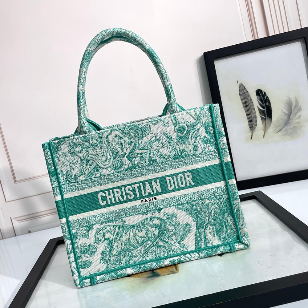 small D*oriviera D*or book tote