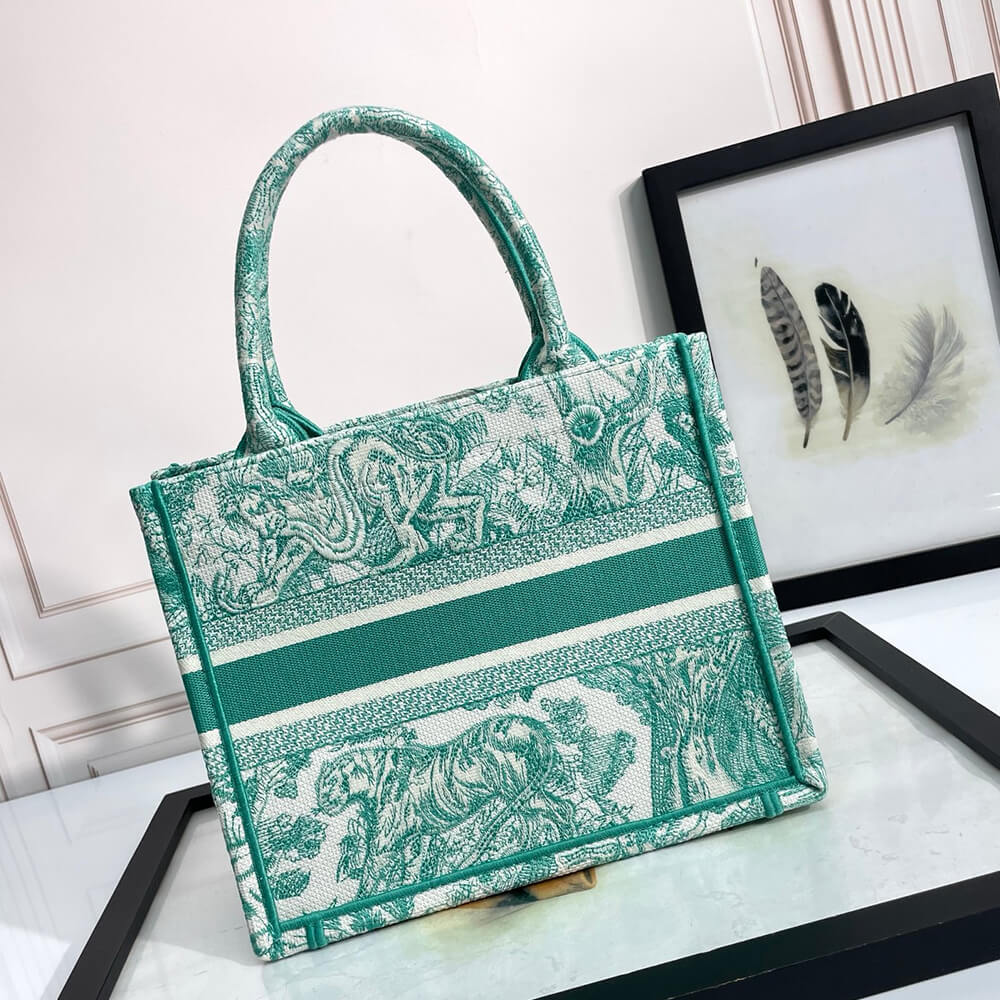 small D*oriviera D*or book tote