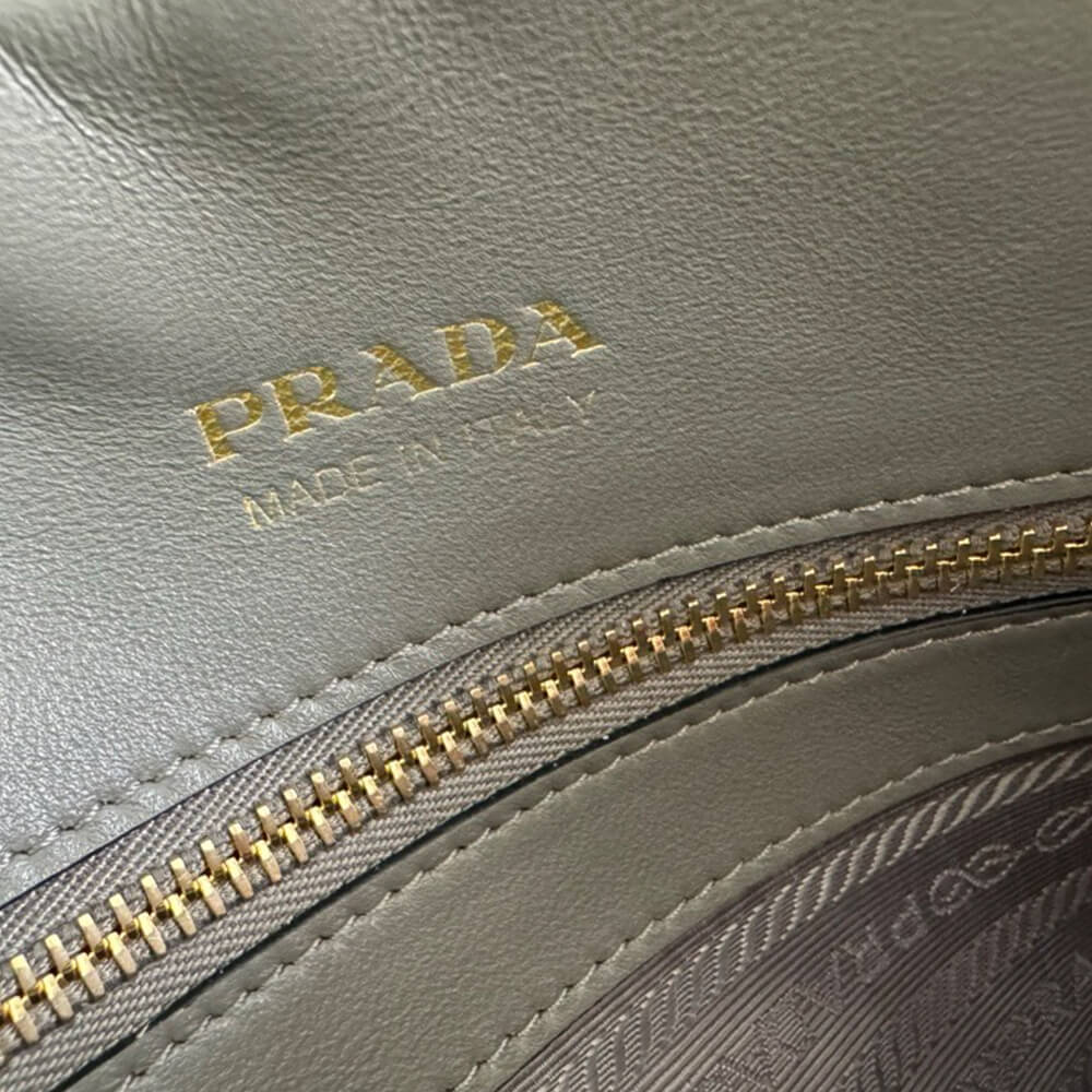 Pra*a medium saffiano leather bag(high-end grade)