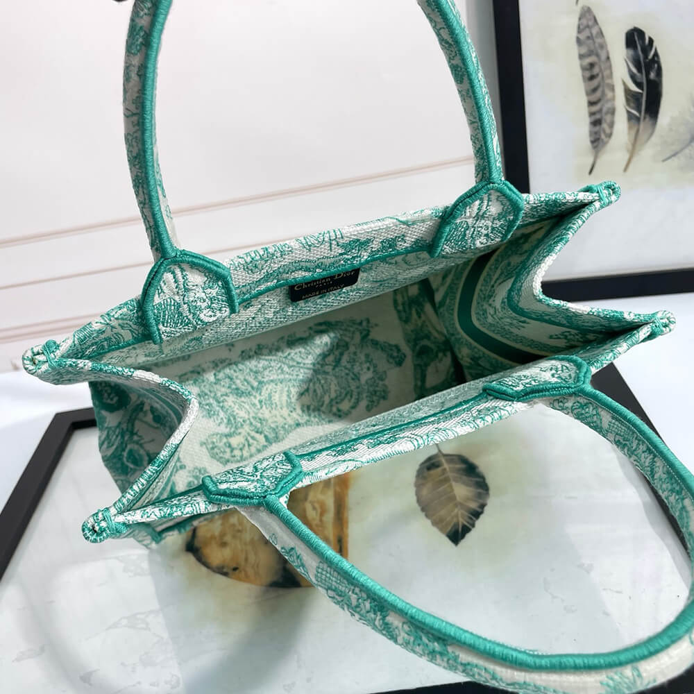 small D*oriviera D*or book tote