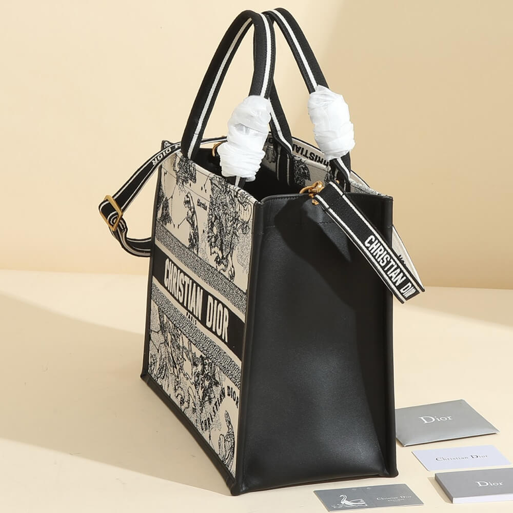 medium D*or book tote