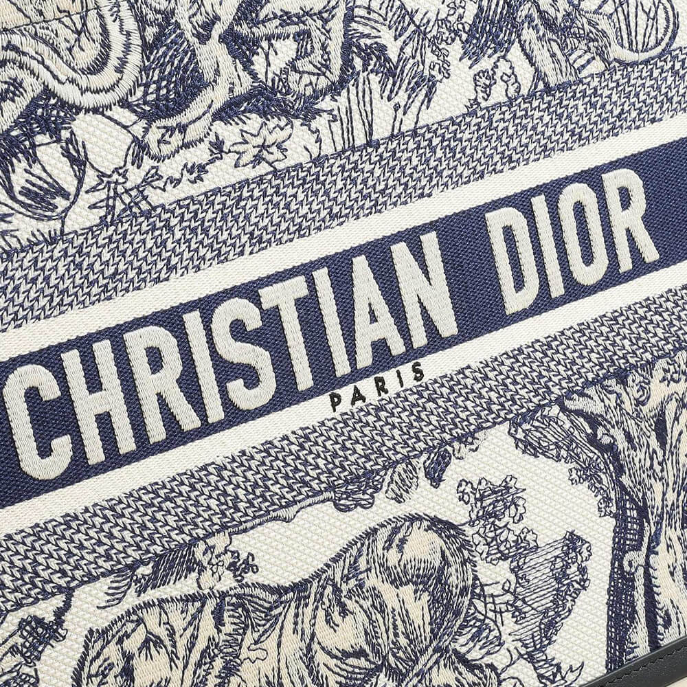 medium D*or book tote