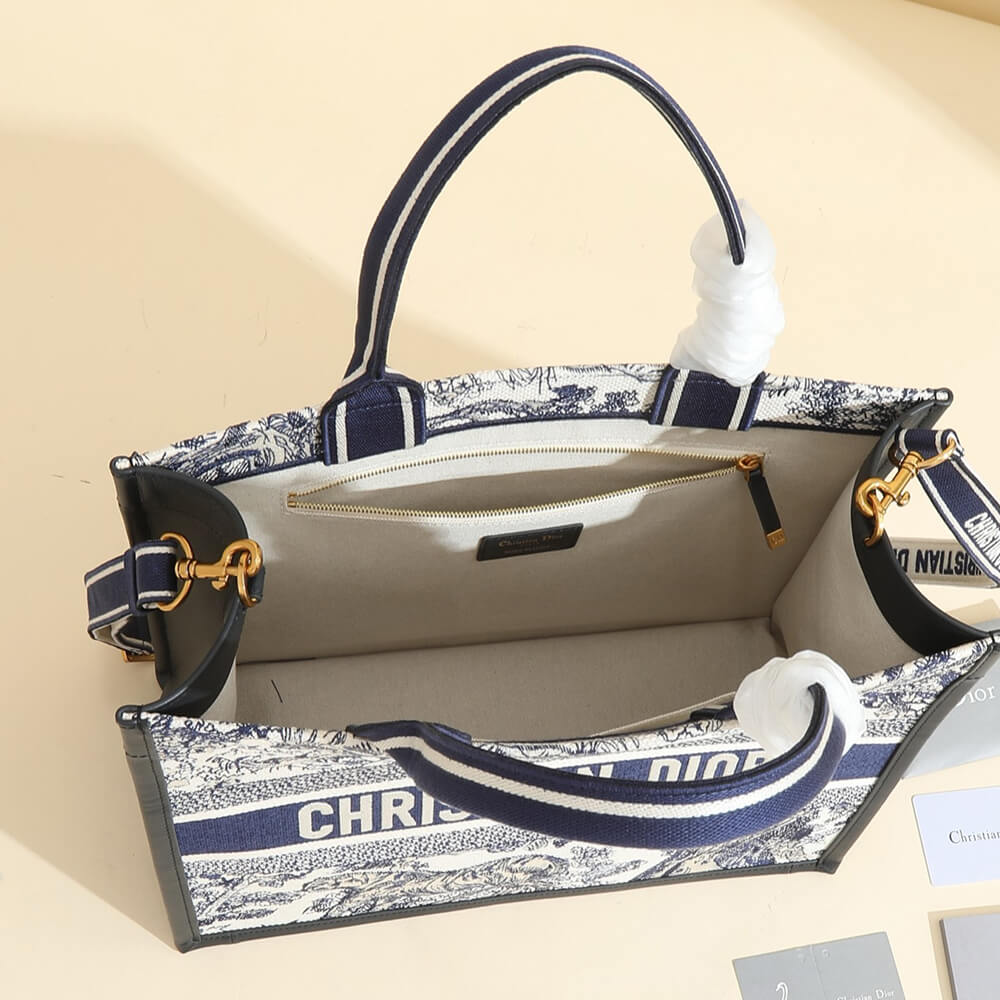 medium D*or book tote