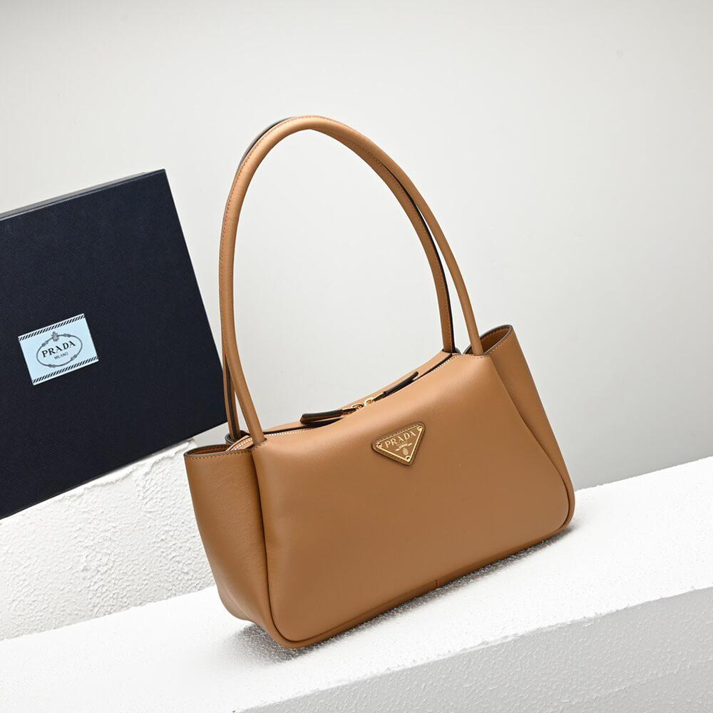 Pra*a medium leather handbag