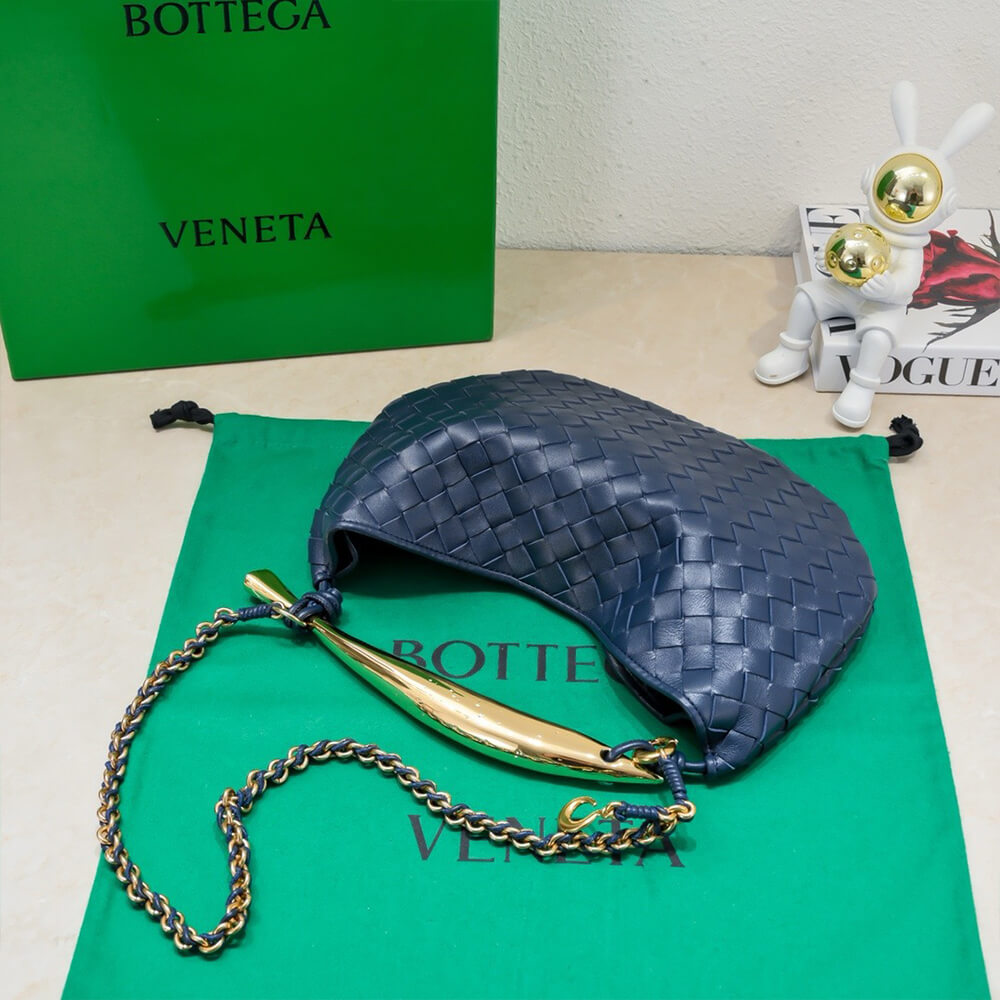 bo*te*ga Ve*ne*ta sardine with chain