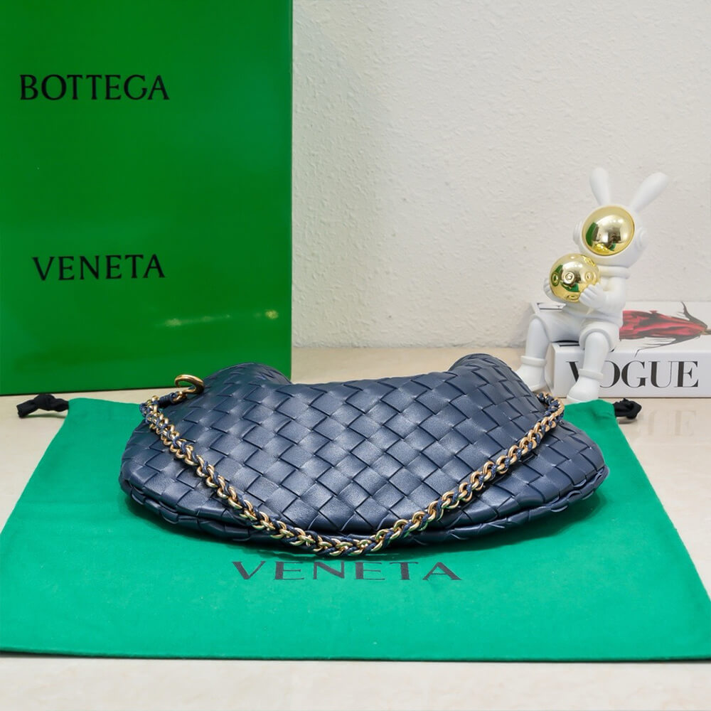 bo*te*ga Ve*ne*ta sardine with chain