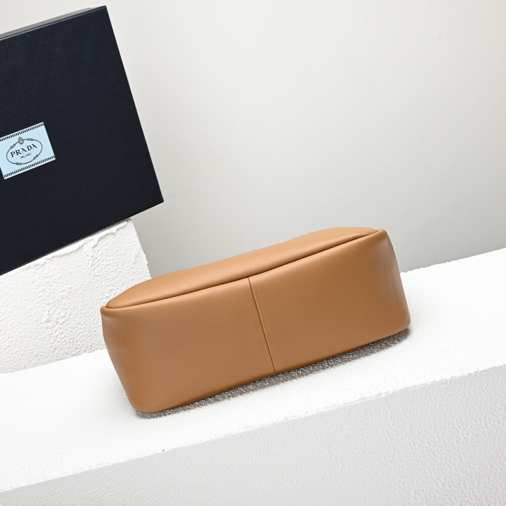 Pra*a medium leather handbag