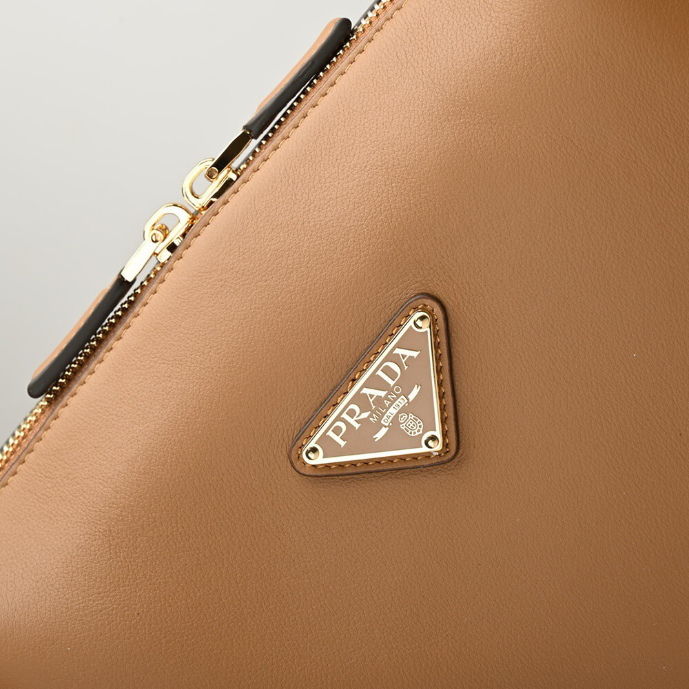 Pra*a medium leather handbag