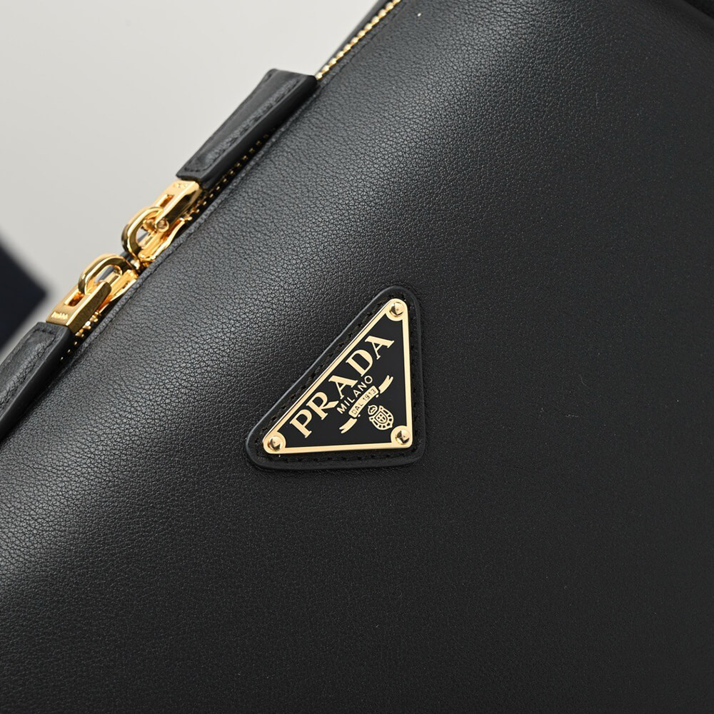 Pra*a medium leather handbag