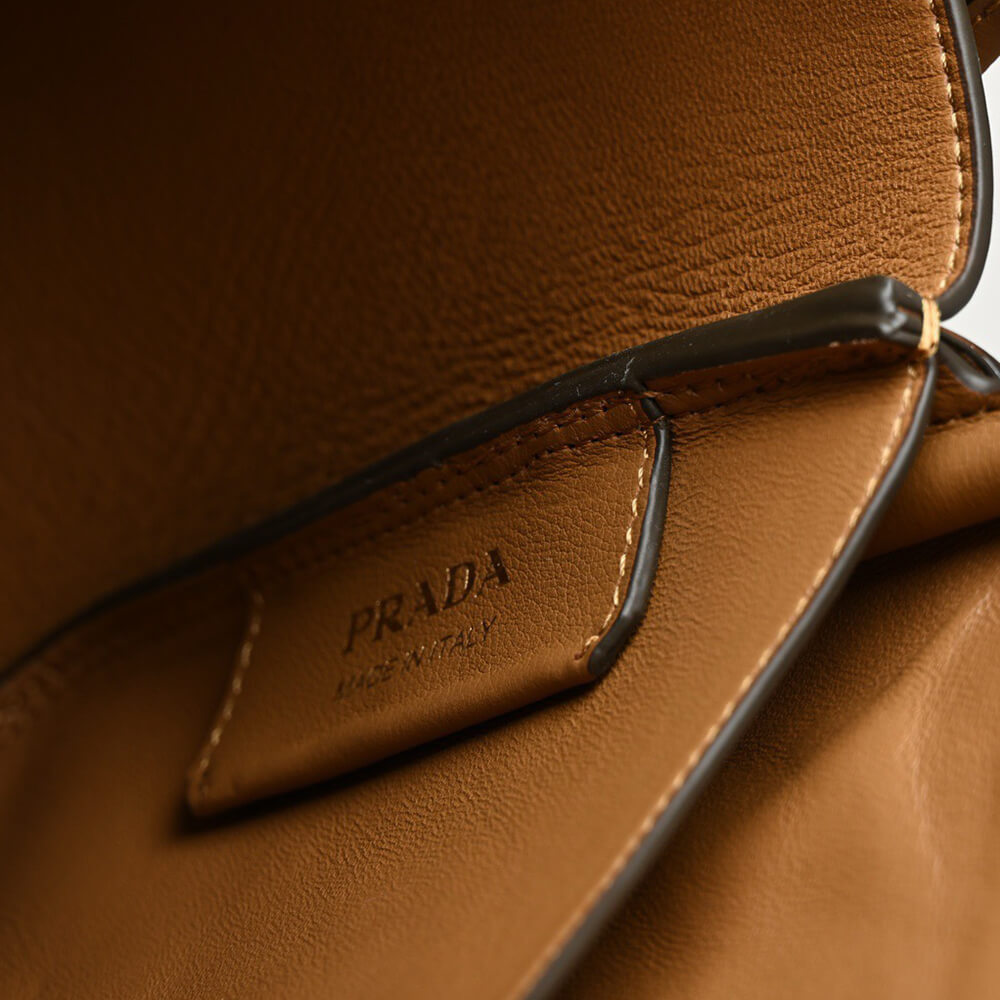 Pra*a medium leather handbag