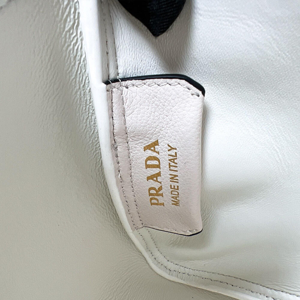 Pra*a medium leather handbag