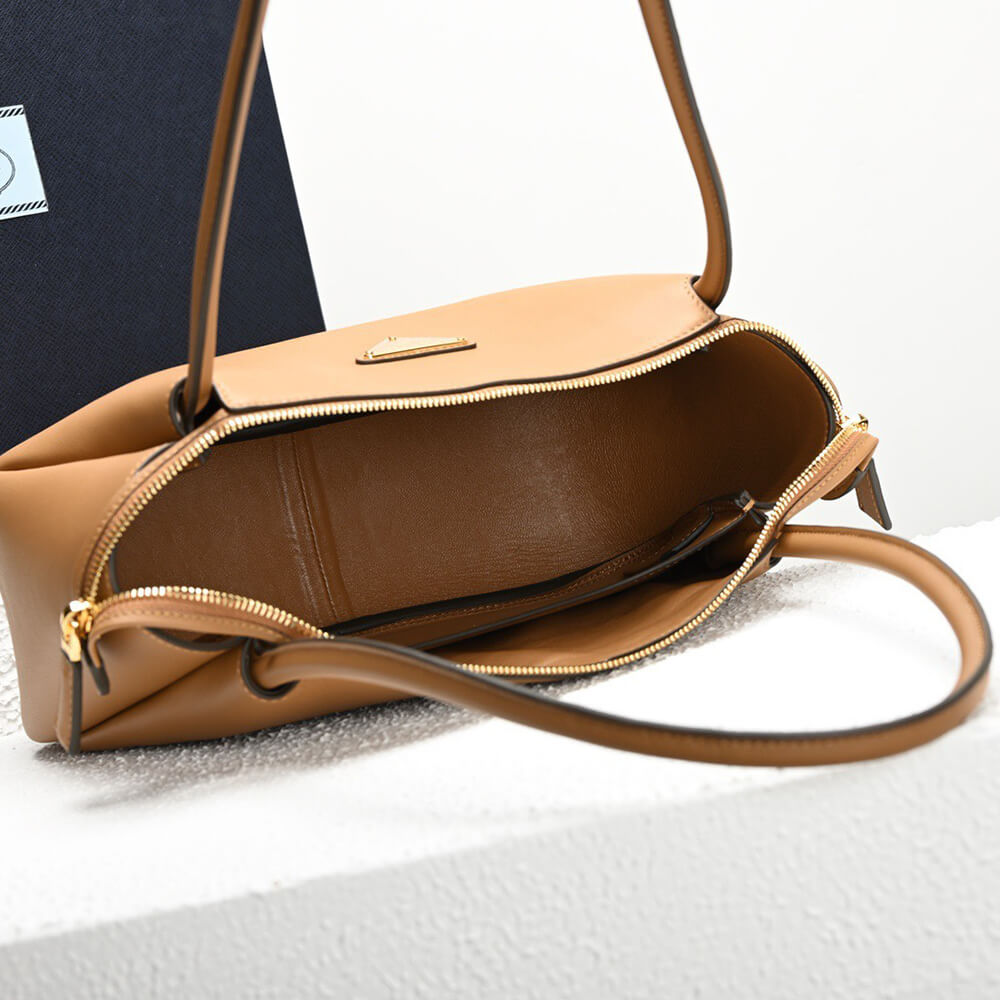 Pra*a medium leather handbag