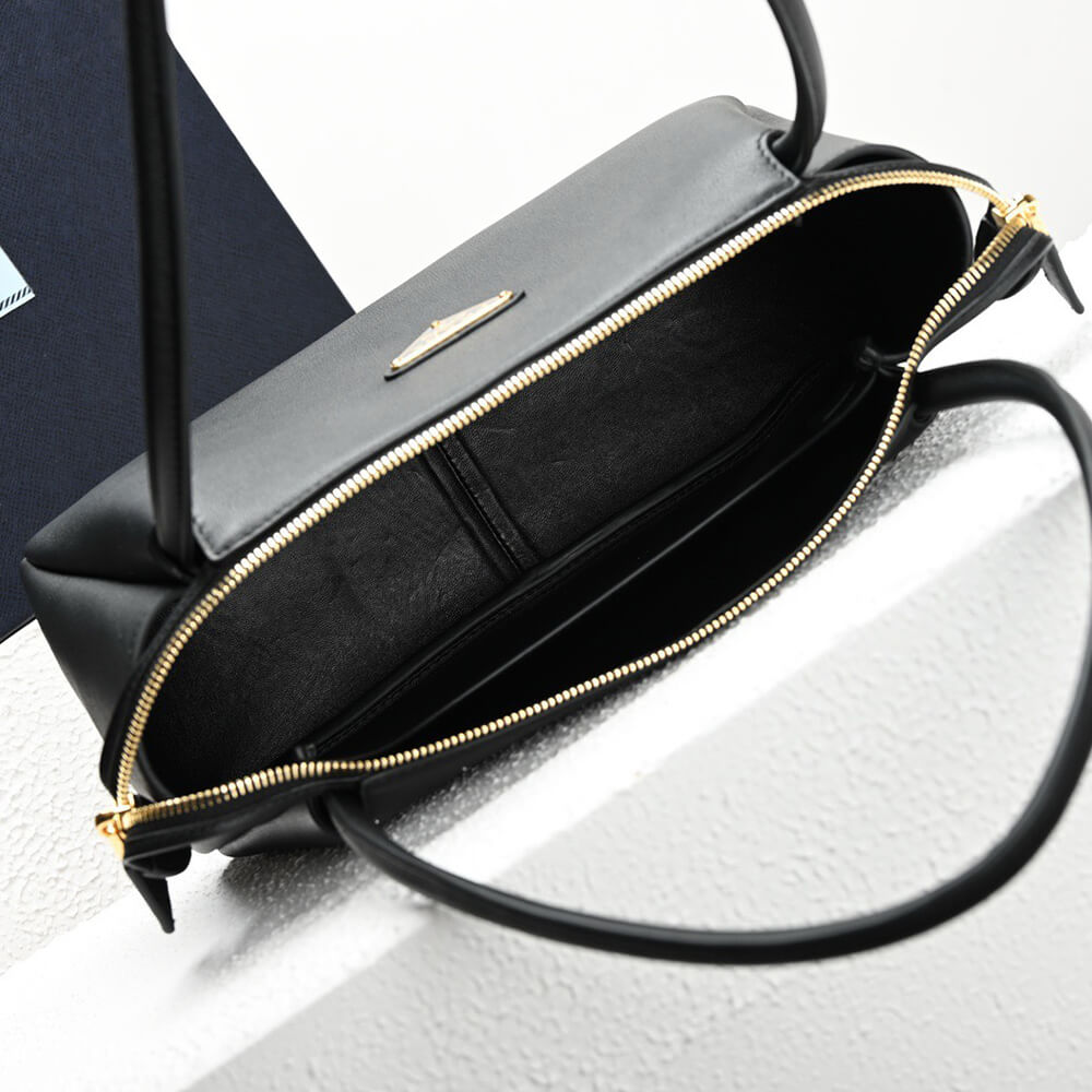 Pra*a medium leather handbag