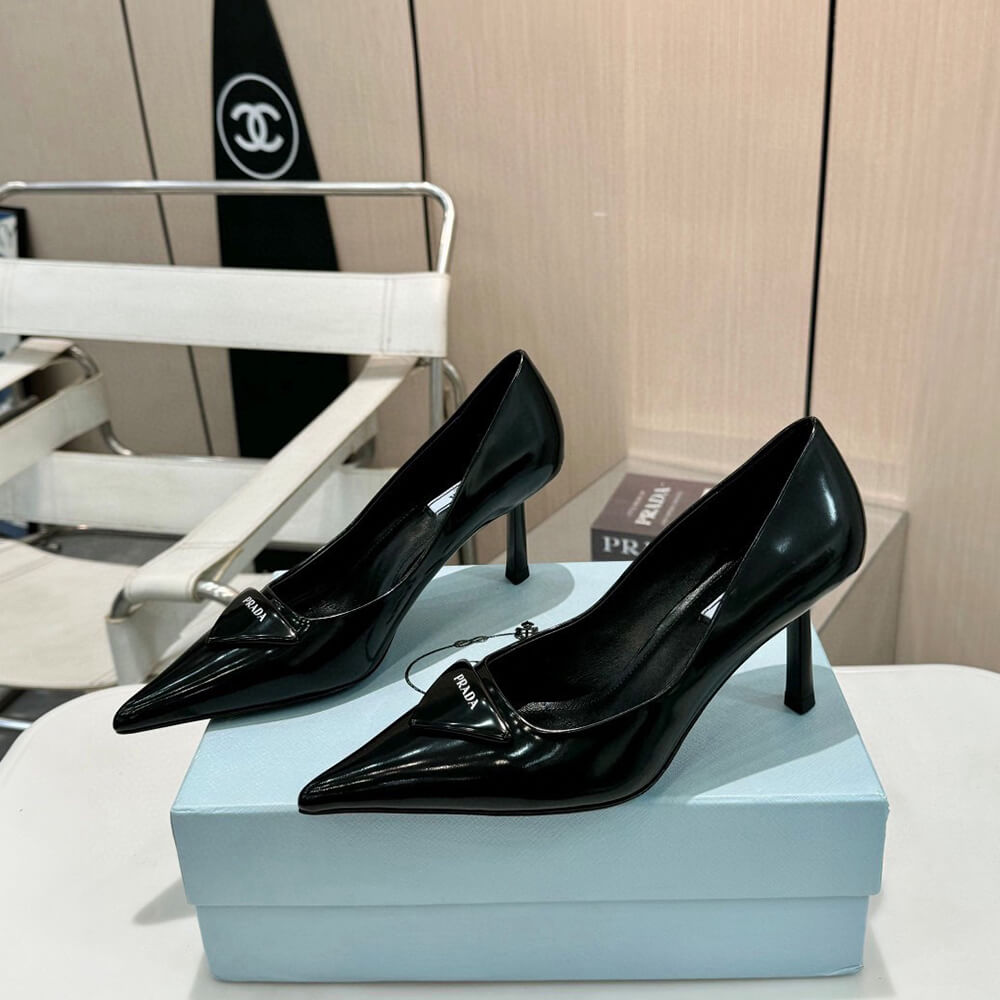 Pra*a pump heel