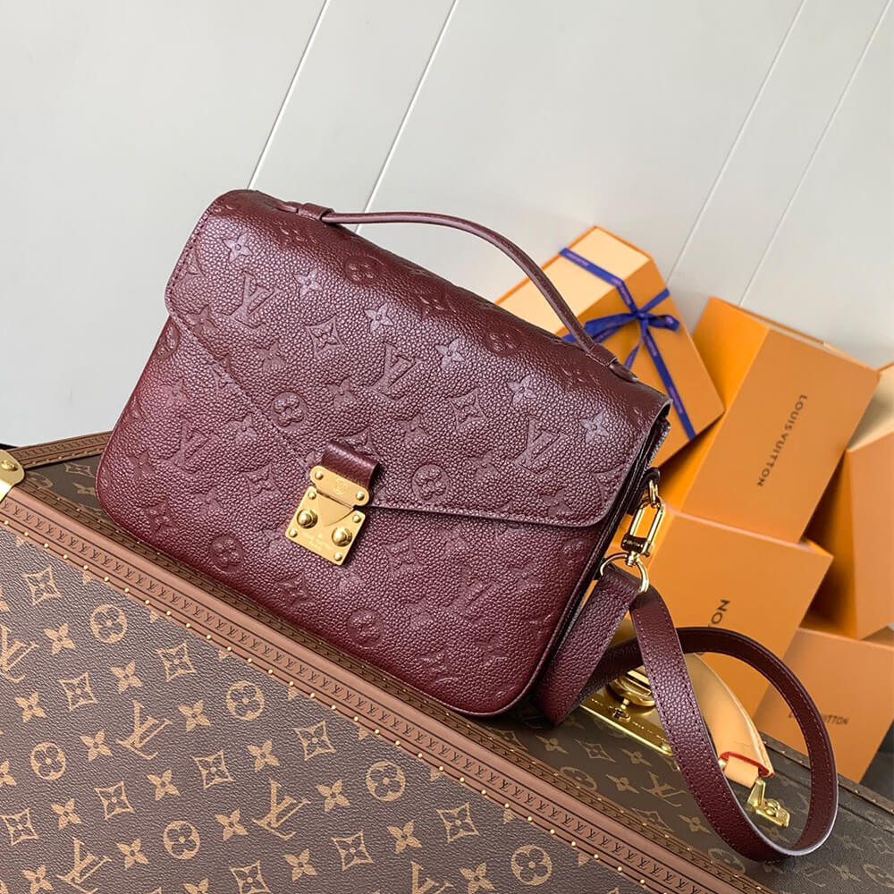 LV Pochette Metis