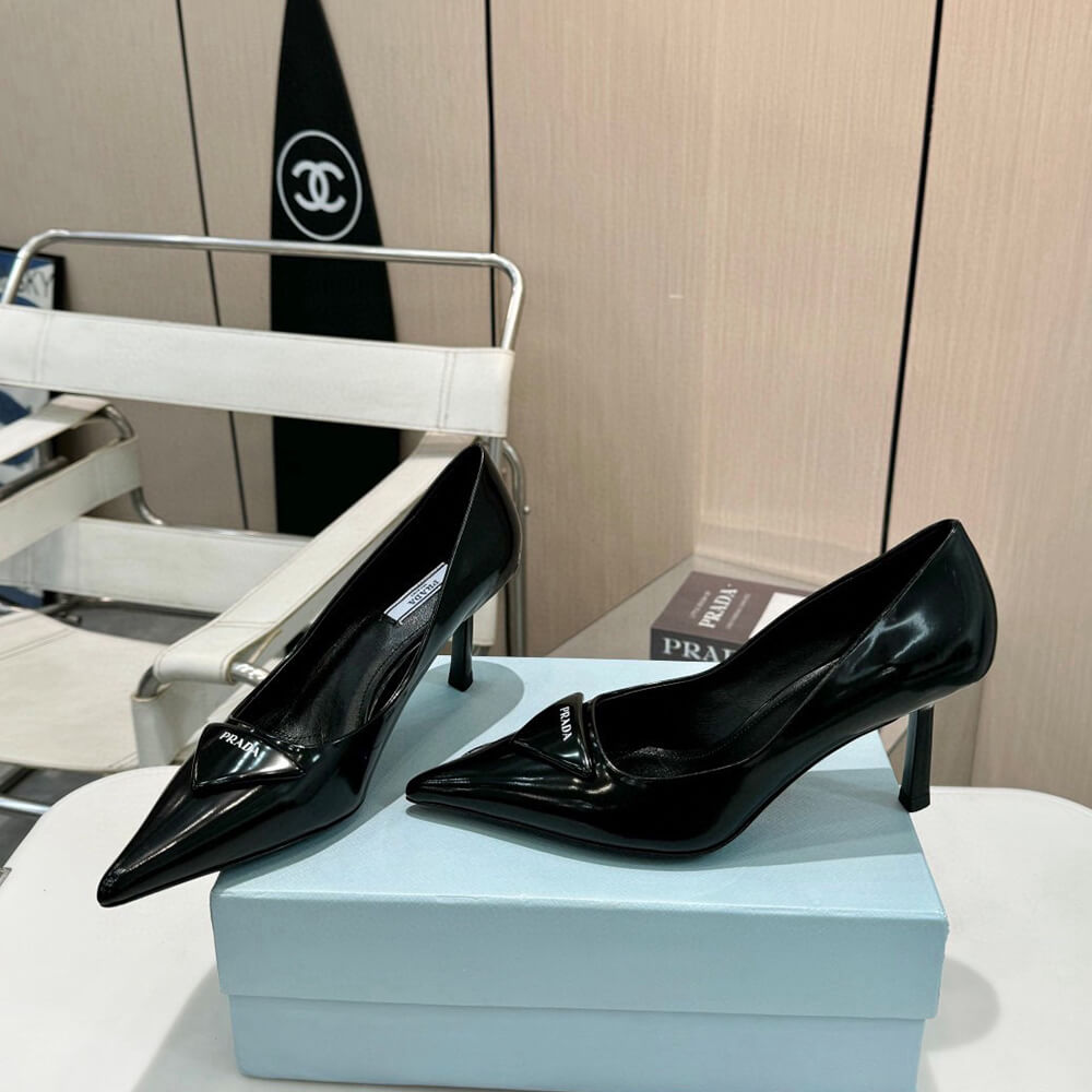 Pra*a pump heel