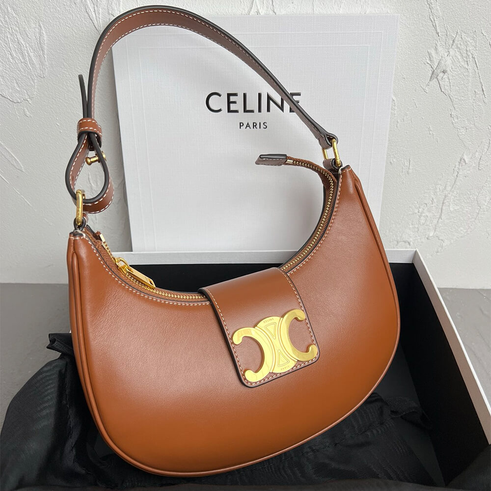 Ce**e medium ava triomphe bag in smooth calfskin