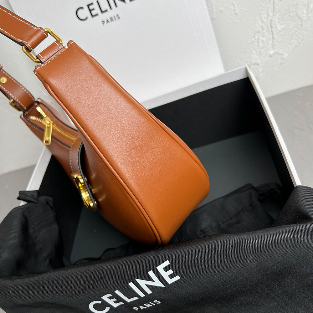 Ce**e medium ava triomphe bag in smooth calfskin