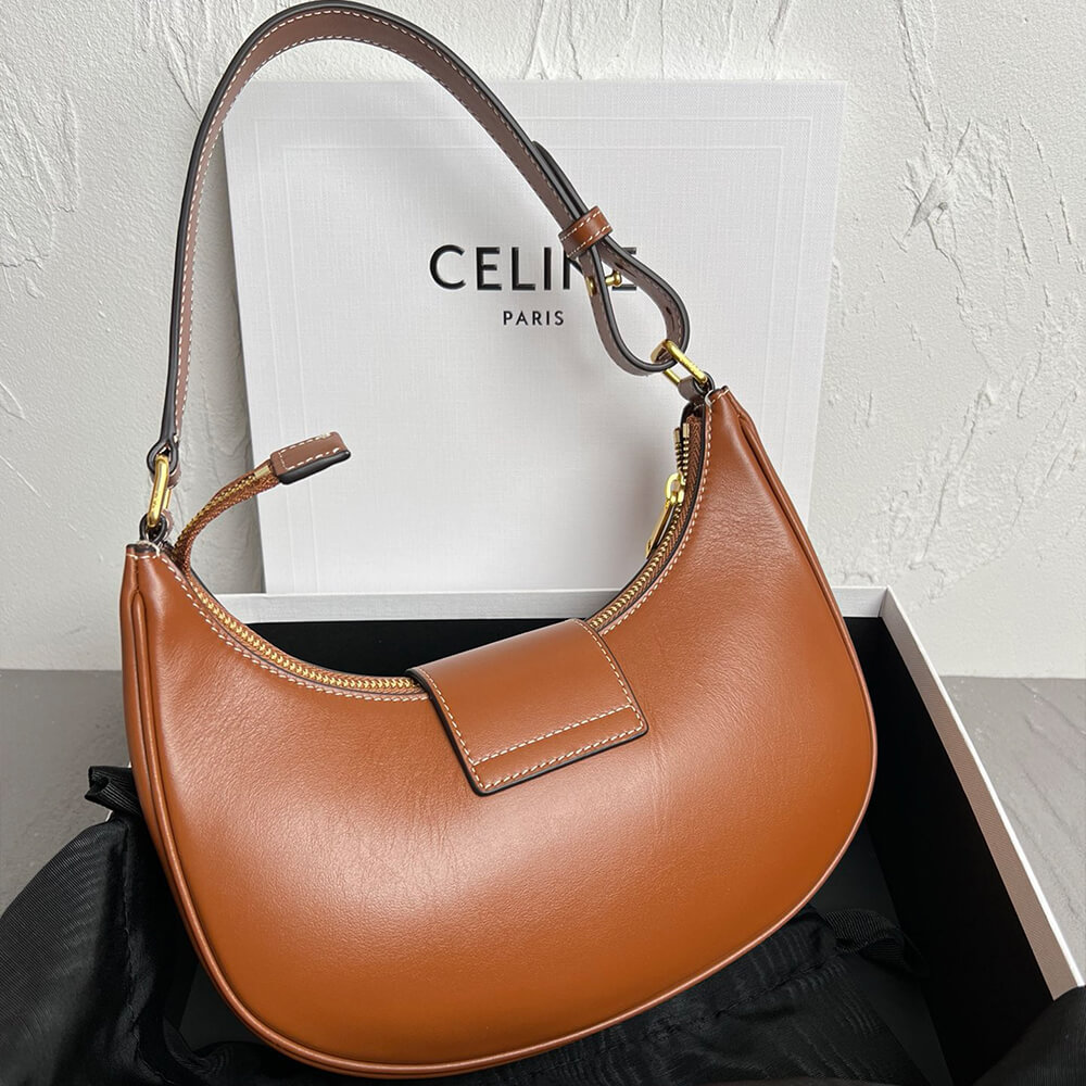 Ce**e medium ava triomphe bag in smooth calfskin