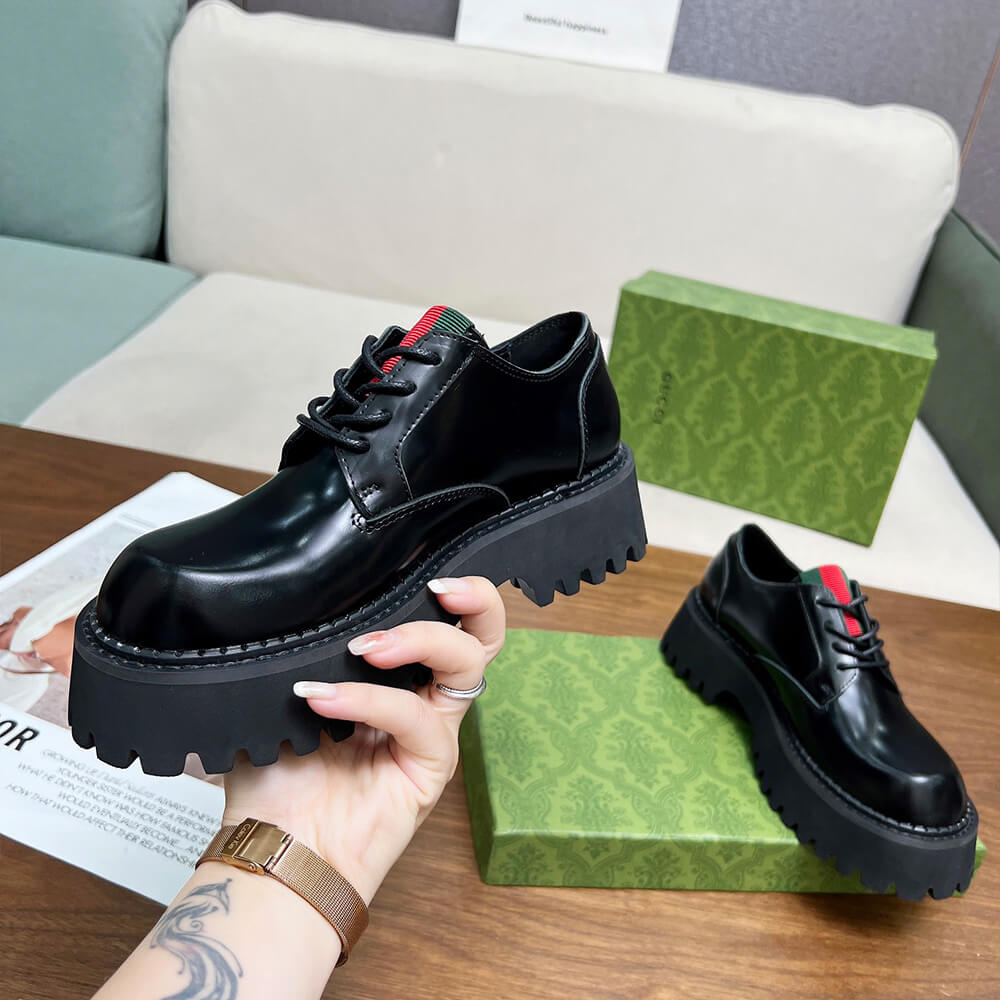 G*u*i women’s lace-up with web