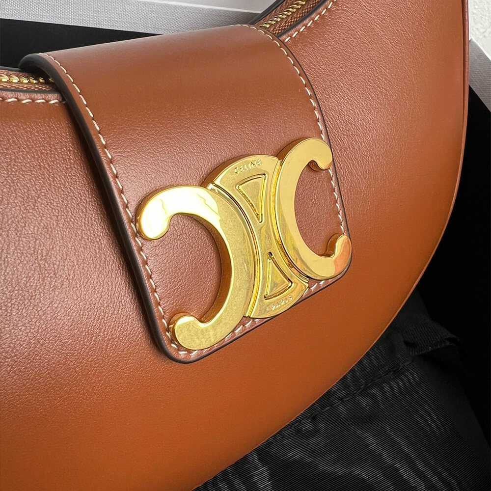Ce**e medium ava triomphe bag in smooth calfskin
