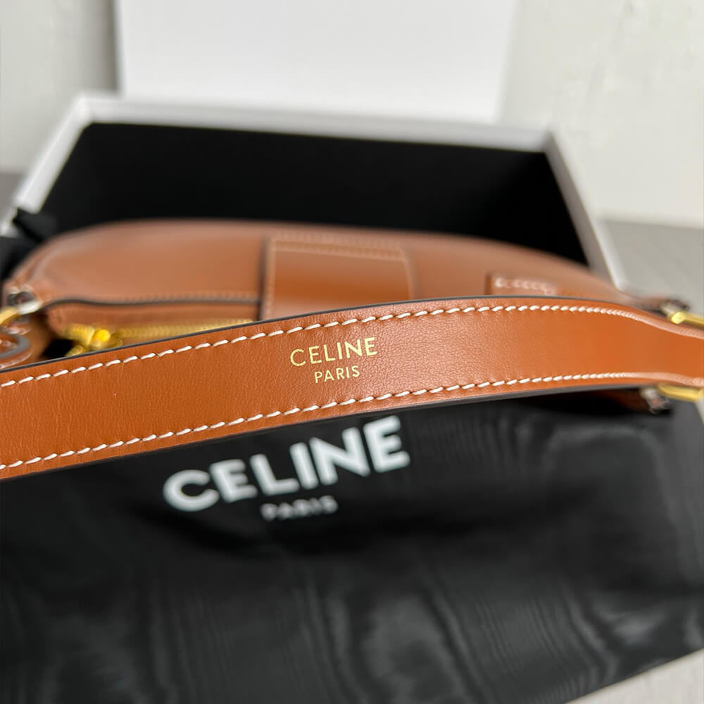 Ce**e medium ava triomphe bag in smooth calfskin