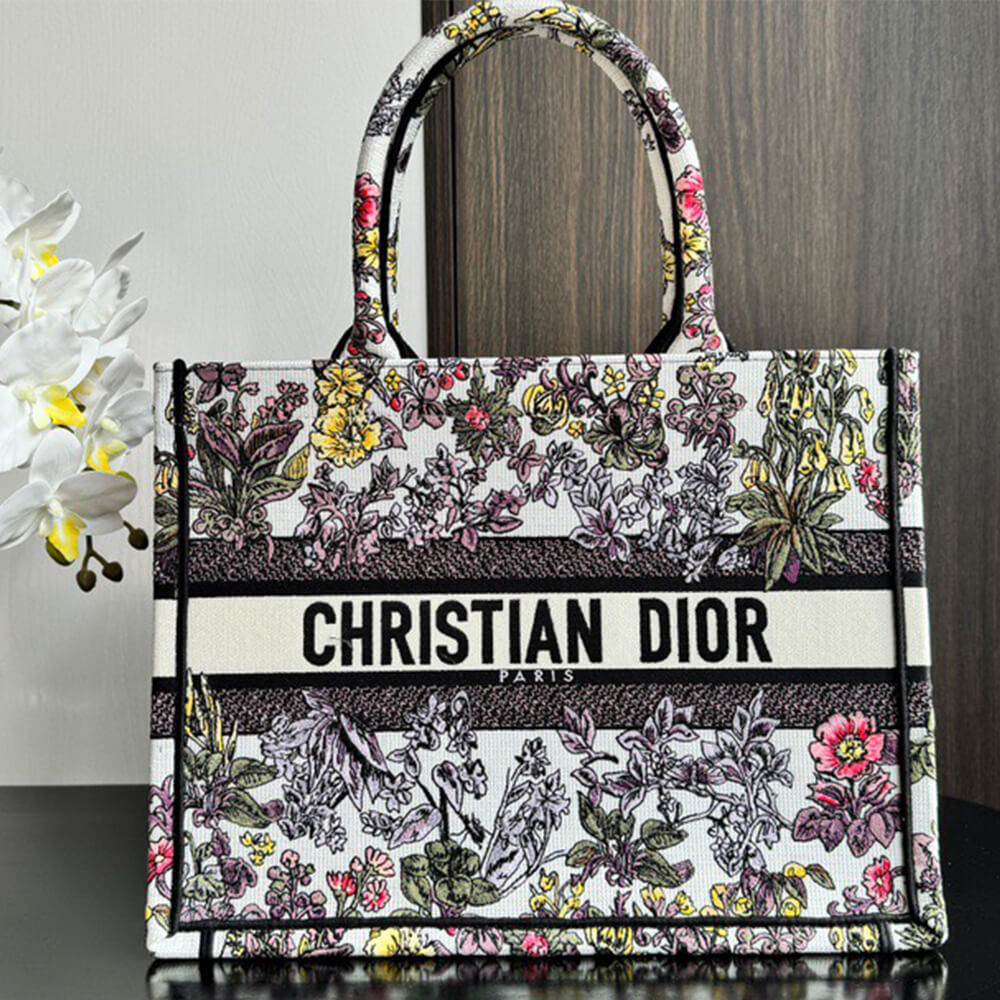 medium D*or book tote